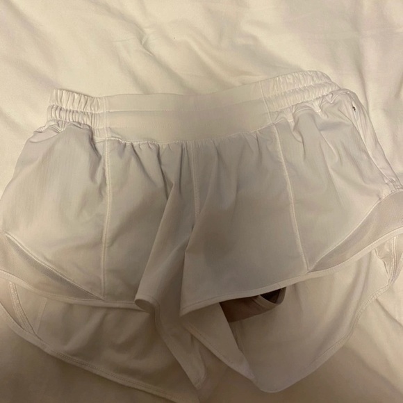 Lululemon white hotty hots low rise 2.5 - Picture 1 of 4